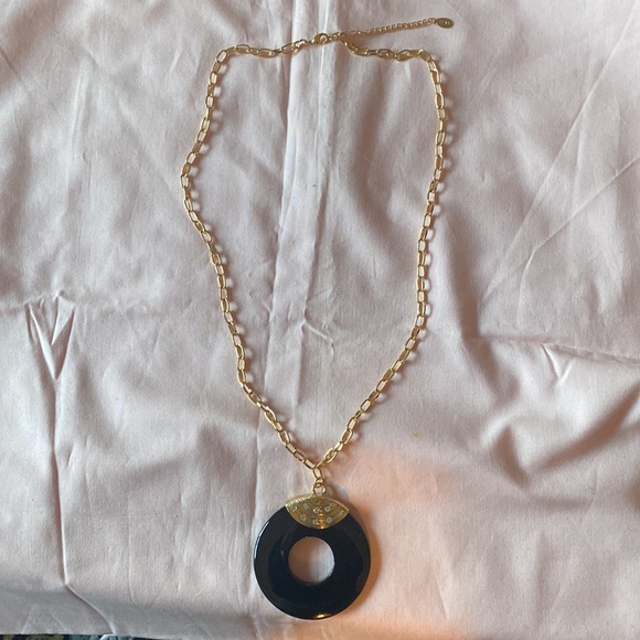 Goldtone Necklace, with Black Circle Design Beautiful 💜❣️❤️ - Picture 5 of 6